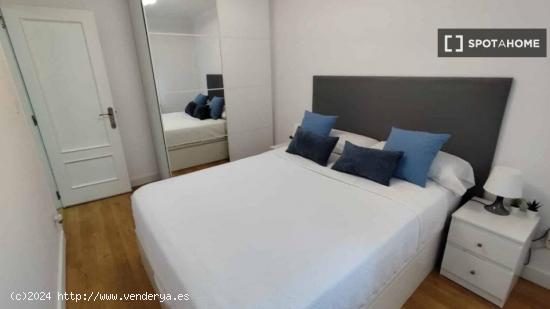 Dormitorio en apartamento de dos habitaciones en Madrid - MADRID