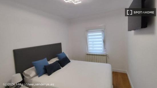 Dormitorio en apartamento de dos habitaciones en Madrid - MADRID