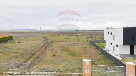 MaraVILLAS TEAM presenta una parcela URBANA en Aldeamayor Golf - VALLADOLID