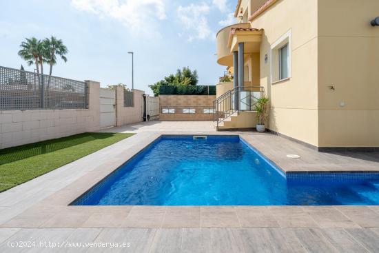 IMPRESIONANTE CASA ESQUINERA EN VILAFORTUNY - TARRAGONA