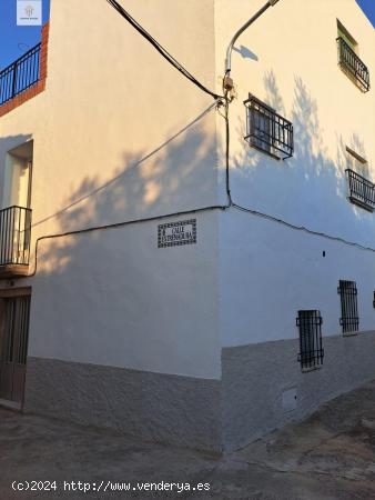  EMPIRE HOMES VENDE CASA EN ROBLEDILLO DE TRUJILLO - CACERES 