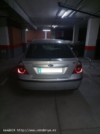 Ford Mondeo Guia de 2004 con 294.973 Km por 2.100 EUR. en Madrid