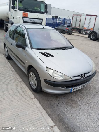 Peugeot 206 XR de 2001 con 150.000 Km por 2.800 EUR. en Valencia