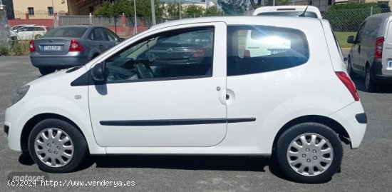 Renault Twingo 1.2 16v 75cv de 2009 con 164.000 Km por 2.800 EUR. en Sevilla