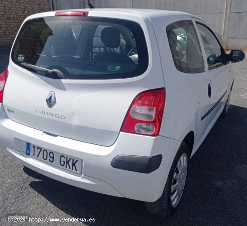 Renault Twingo 1.2 16v 75cv de 2009 con 164.000 Km por 2.800 EUR. en Sevilla