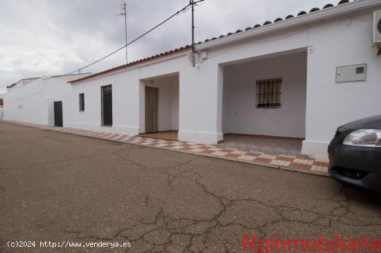 Casa para reformar con terreno en Los Guadalperales - BADAJOZ