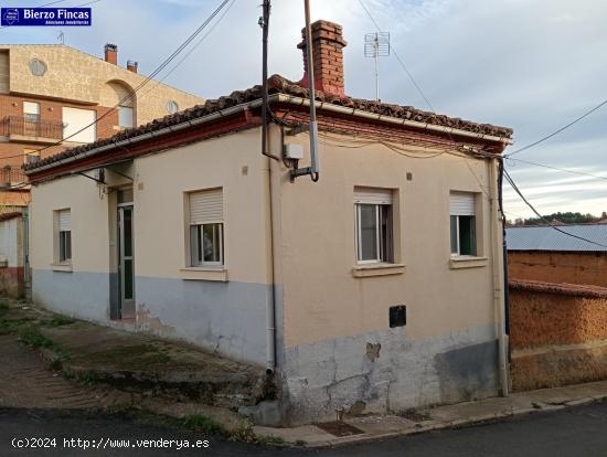  SE VENDE CASA EN FERRAL DEL BERNESGA. - LEON 