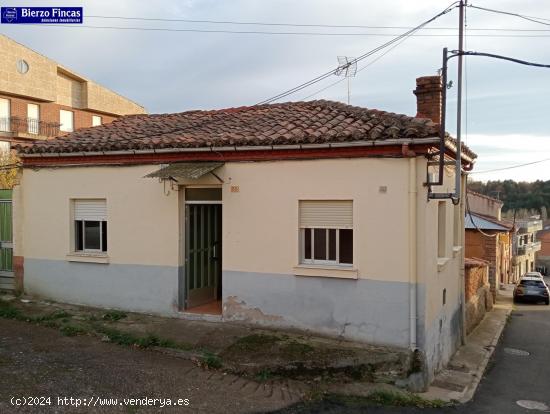 SE VENDE CASA EN FERRAL DEL BERNESGA. - LEON