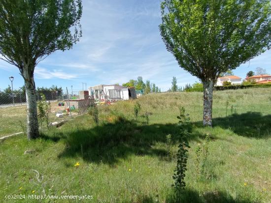 Urbis te ofrece una parcela en venta en zona Urbanización Mirasierra, Martinamor, Salamanca. - SALA