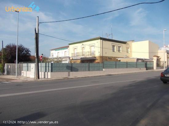 CHALET CON PARCELA EN URBANIZACIÓN GUADIANA - ZONA VIVERO - BADAJOZ