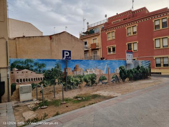 SOLAR CON PROYECTO EDIFICIO DOS VIVIENDAS+PARKING+PISCINA - ALICANTE