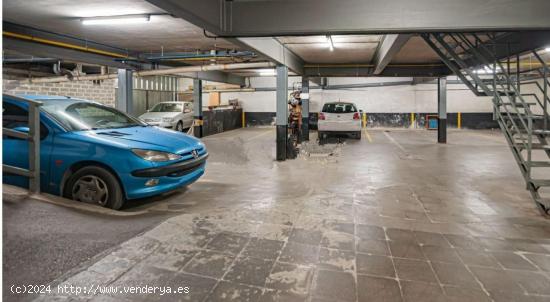 Plaza de parking para coche pequeño en barrio Poble Nou de Vilafranca del Penedès - BARCELONA