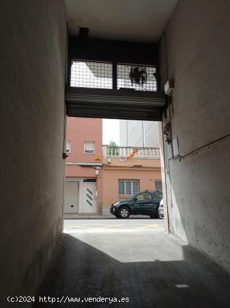 Plaza de parking para coche pequeño en barrio Poble Nou de Vilafranca del Penedès - BARCELONA