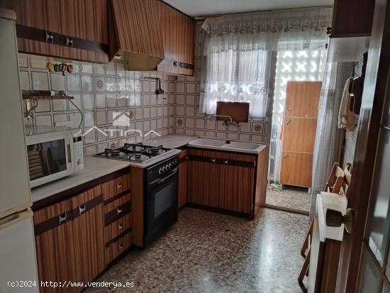 Luminoso piso en esquina ubicado en la tranquila localidad de La Alquería de la Condesa - VALENCIA