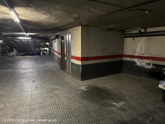 PLAZA DE PARKING EN LA CALLE VILADOMAT CON TAMARIT CON VIGILANCIA 24 HORAS - BARCELONA