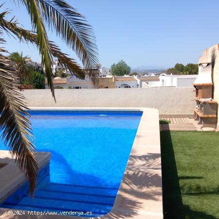 CHALET CON PISCINA PRIVADA A 5 MINUTOS DE LA PLAYA - ZONA ORIHUELA COSTA, LOS BALCONES - - ALICANTE