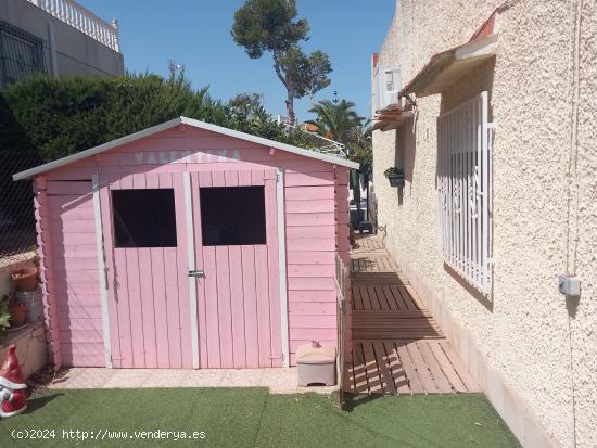 CHALET CON PISCINA PRIVADA A 5 MINUTOS DE LA PLAYA - ZONA ORIHUELA COSTA, LOS BALCONES - - ALICANTE