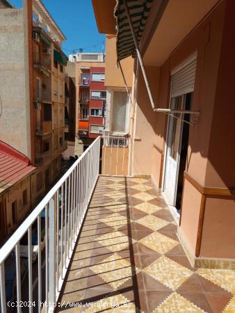  Oportunidad! Amplia vivienda a escasos metros de la Plaza de Toros y Mercado Central. - ALICANTE 