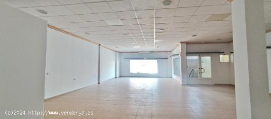 GRAN LOCAL COMERCIAL EN CAMPOHERMOSO - ALMERIA