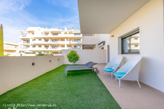 APARTAMENTO EN ORIHUELA COSTA (ALICANTE) DE 2 DORM. 2 BAÑOS. GARAJE+TRASTERO. PISCINA. - ALICANTE