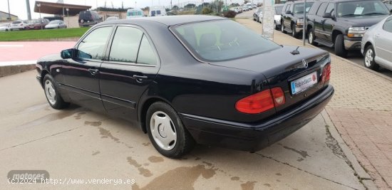 Mercedes Clase E E 240 Classic de 1998 con 152.518 Km por 4.900 EUR. en Madrid