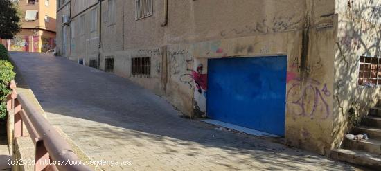  SE VENDE LOCAL GRANDE PARA TRASTERO EN MUY BUENA ZONA - ALICANTE 