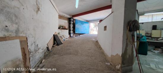 SE VENDE LOCAL GRANDE PARA TRASTERO EN MUY BUENA ZONA - ALICANTE