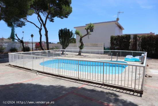 CHALET TODO EN UNA PLANTA, EN LA EXCLUSIVA ZONA DE PUEBLO LEVANTINO - ALICANTE