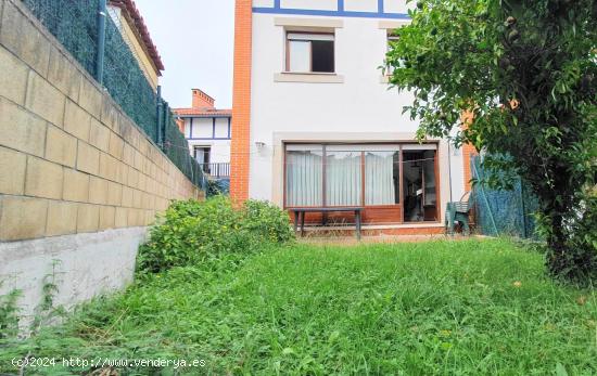 Chalet adosado en Urbanización Los Robles - CANTABRIA