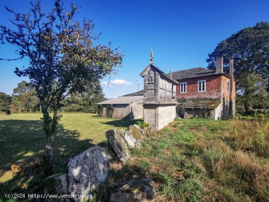  Casa de labranza con más de 6 hectáreas de terreno en Terra Chá - LUGO 