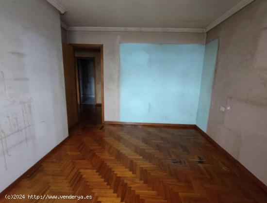 Apartamento a reformar con garaje y trastero - PONTEVEDRA