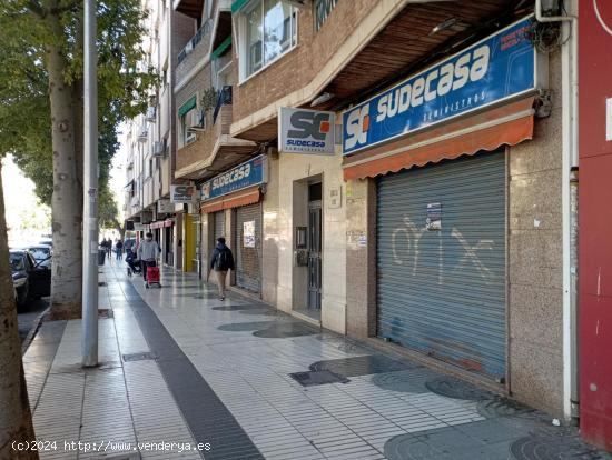  GRAN LOCAL COMERCIAL DE 242 METROS CUADRADOS EN RAMON Y CAJAL PEGADO REINA VICTORIA - MURCIA 