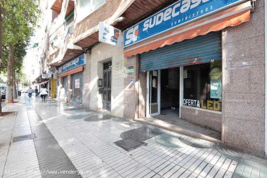 GRAN LOCAL COMERCIAL DE 242 METROS CUADRADOS EN RAMON Y CAJAL PEGADO REINA VICTORIA - MURCIA