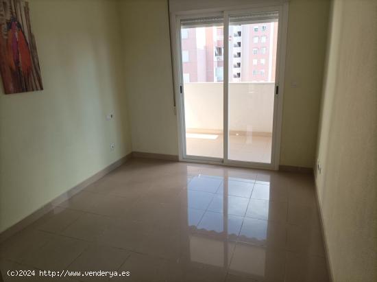 Fantástico apartamento en urbanización privada en Guardamar del Segura, Alicante, Costa Blanca - A