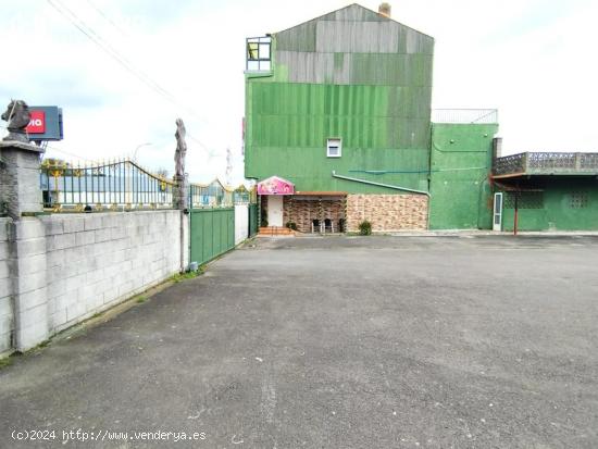 Casa de 4 plantas + sótano, con zona de parking de 500 m2 - A CORUÑA