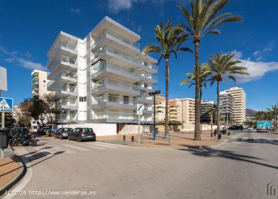 PISO DE 3 DORMITORIOS Y 2 BAÑOS CON GARAJE . VISTAS AL MAR. FUENGIROLA CENTRO - MALAGA