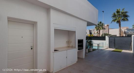 Descubre esta espectacular villa de lujo en Santiago de la Ribera - MURCIA