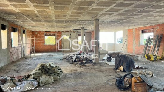 Terreno en parcela de 830 con casa en construcción de 450 m2