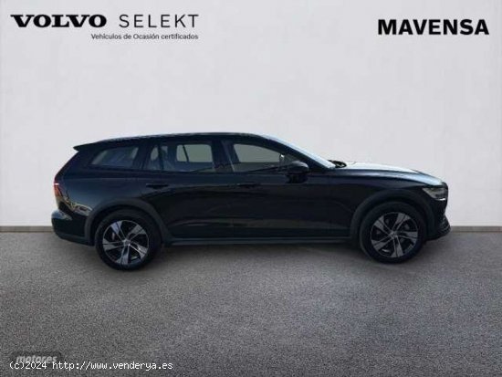 Volvo V 60 V60 Cross Country Core, B4 (diesel) AWD, Diesel de 2023 con 27.408 Km por 43.900 EUR. en 