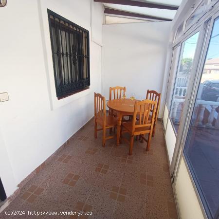 ADOSADO CON VISTAS AL MAR EN LOS  FRUTALES. 2 DORM. 2 BAÑOS. PISCINA COMUNITARIA. - ALICANTE