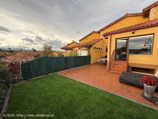 PRECIOSO CHALET PARA ENTRAR A VIVIR EN EL CENTRO DE COMILLAS. - CANTABRIA