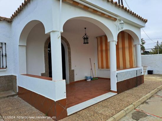 Chaleyt cpon piscina en el Pinar de los Franceses - CADIZ