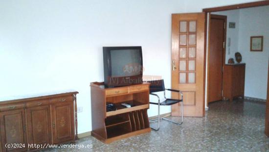 SE VENDE PISO ZONA ENSANCHE- FRANCISCANOS TRES DORMITORIOS BAÑO Y ASEO. - ALBACETE