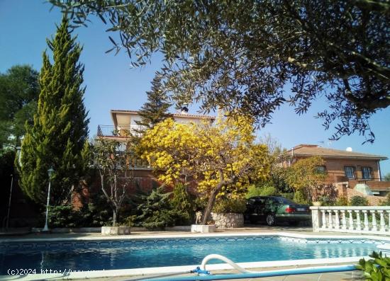 Magnifica casa de 6 Dormitorios con Piscina y vistas - BARCELONA