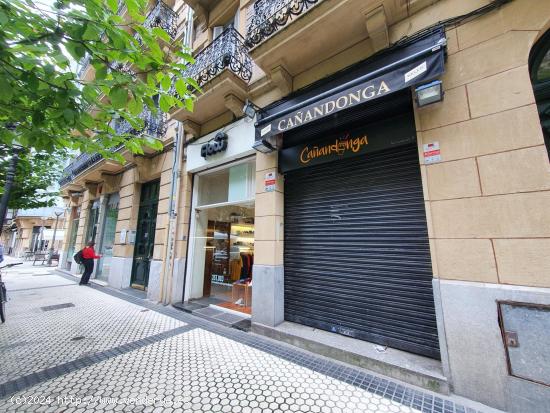 SE VENDE LOCAL COMERCIAL EN EL CENTRO - GUIPUZCOA