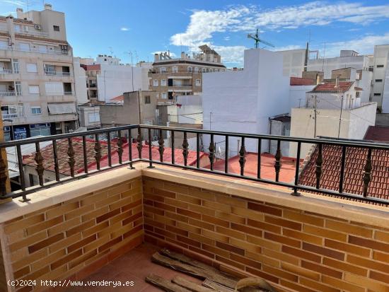 PISO NUEVO A ESTRENAR  MUY CÉNTRICO CON TRES DORMITORIOS Y DOS BAÑOS - ALICANTE