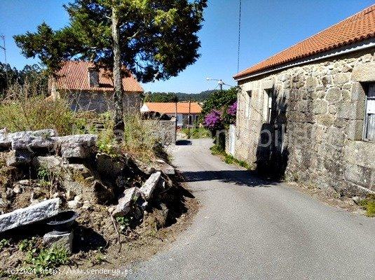 CASA PARA RESTAURAR CON TERRENO - PONTEVEDRA