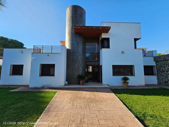 CHALET DE LUJO EN LAS JARAS :MODERNIDAD Y NATURALEZA SE UNEN - CORDOBA