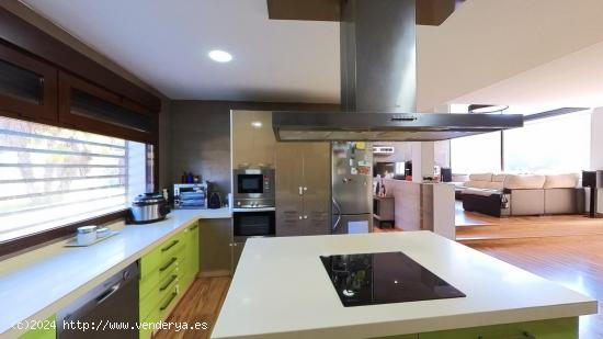 CHALET DE LUJO EN LAS JARAS :MODERNIDAD Y NATURALEZA SE UNEN - CORDOBA