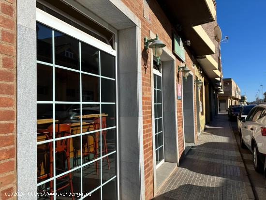 Local comercial en fucionamiento y con licencia en Los Belones - MURCIA